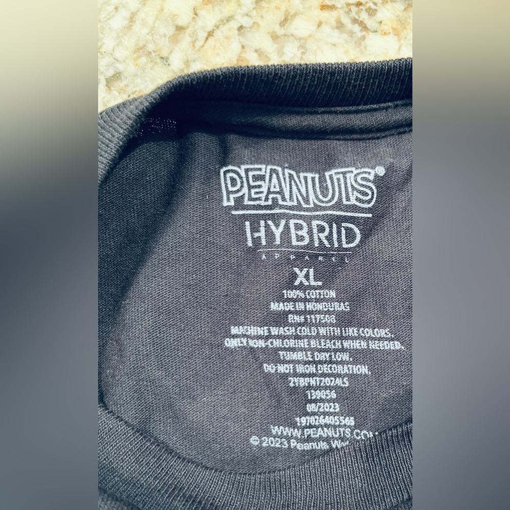 NWOT Hybrid Apparel Peanuts Snoopy Snow Chillin LS Graphic Tee - Picture 7 of 7